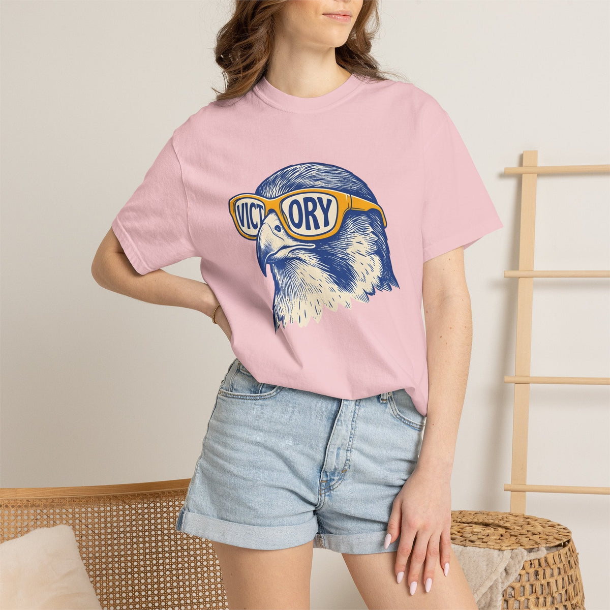 Eagle Sunglasses Retro T-Shirt – Funny Cool Wildlife Humor product image 12