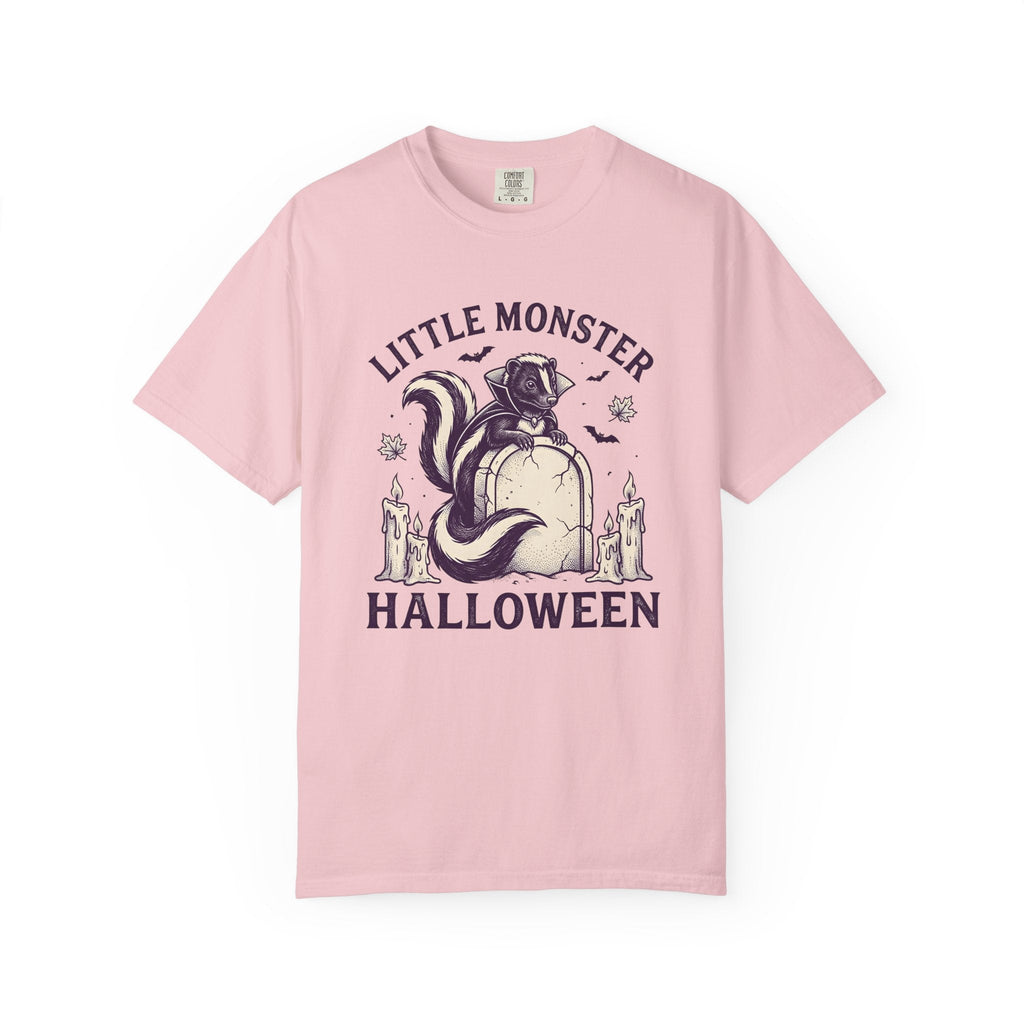 Vampire Skunk Retro T-Shirt – Halloween Wildlife Horror product image 3