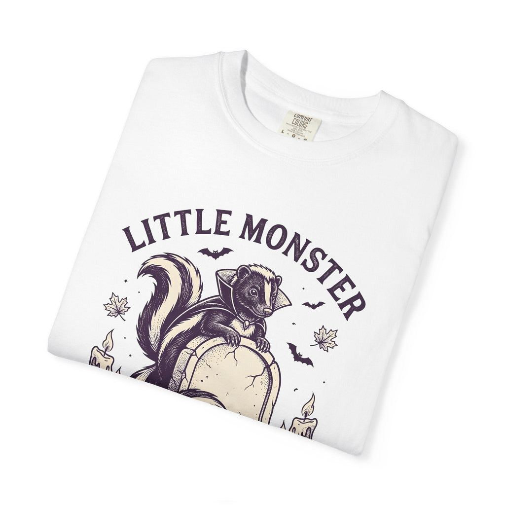 Vampire Skunk Retro T-Shirt – Halloween Wildlife Horror product image 5