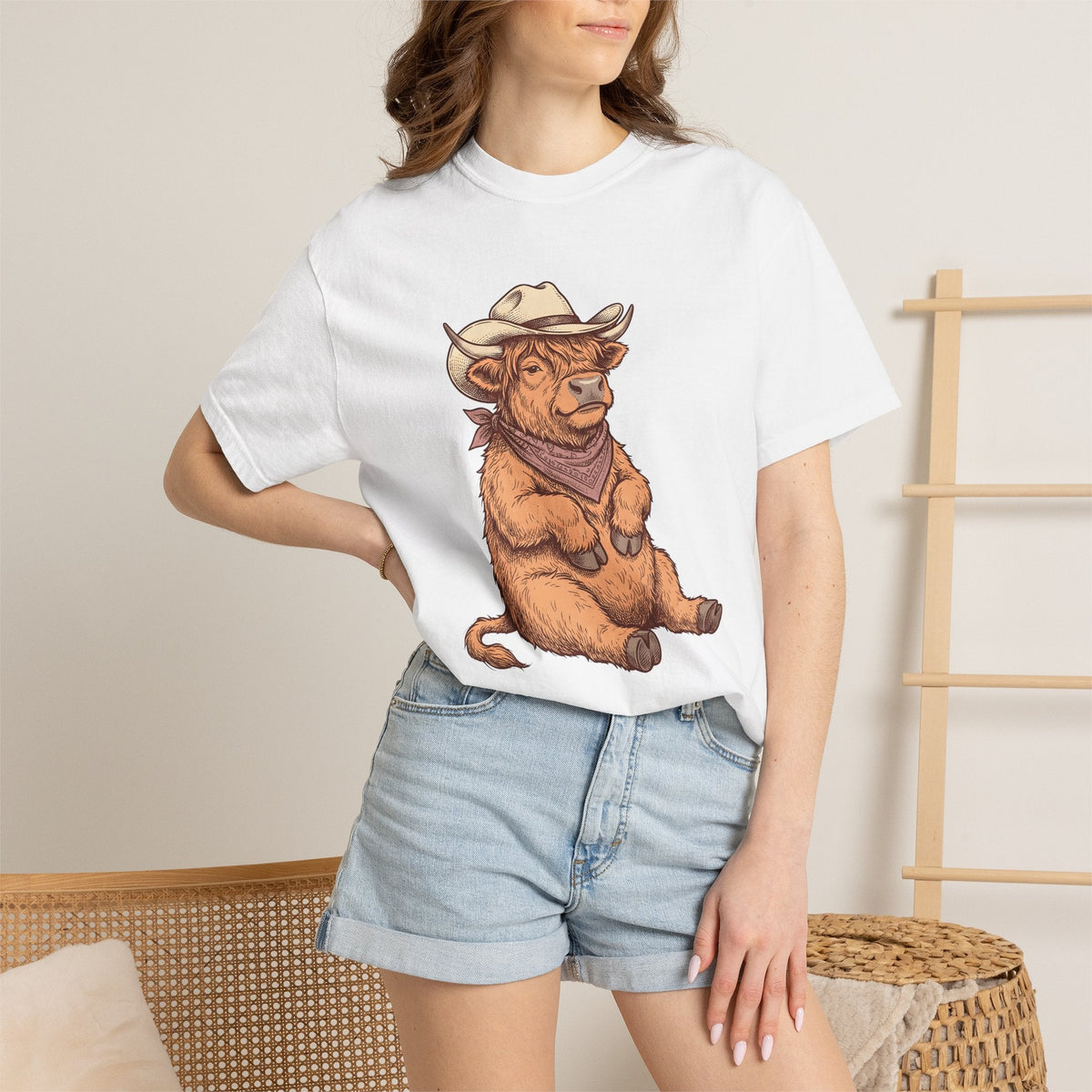 Highland Cow Shirt Cowgirl Western Gift Women Hand Drawn Tee Heifer T-Shirt Cowgirl Fan Illustrated Graphic Tshirt Vintage Cowboy Hat Tshirt