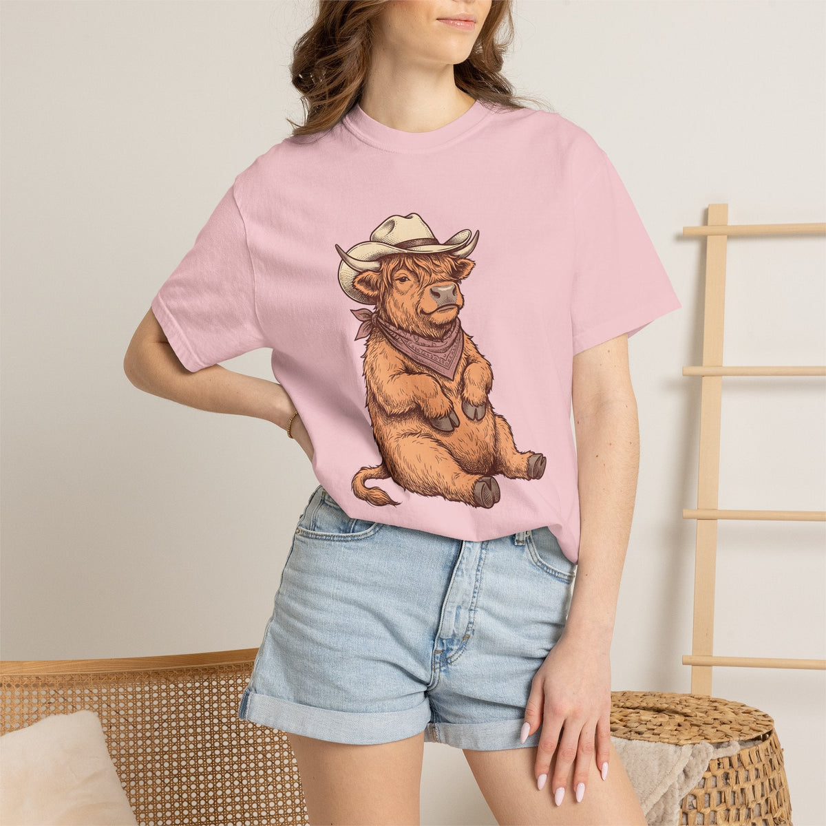 Highland Cow Shirt Cowgirl Western Gift Women Hand Drawn Tee Heifer T-Shirt Cowgirl Fan Illustrated Graphic Tshirt Vintage Cowboy Hat Tshirt