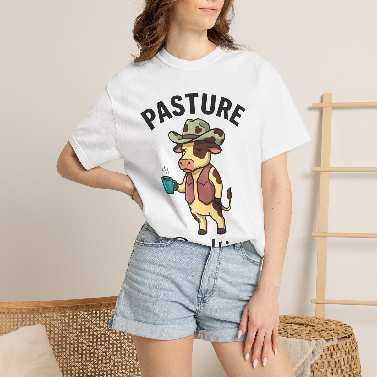 Bull Western Hat Shirt Cowgirl Wildlife Gift for Women Comic Tee Stetson T-Shirt